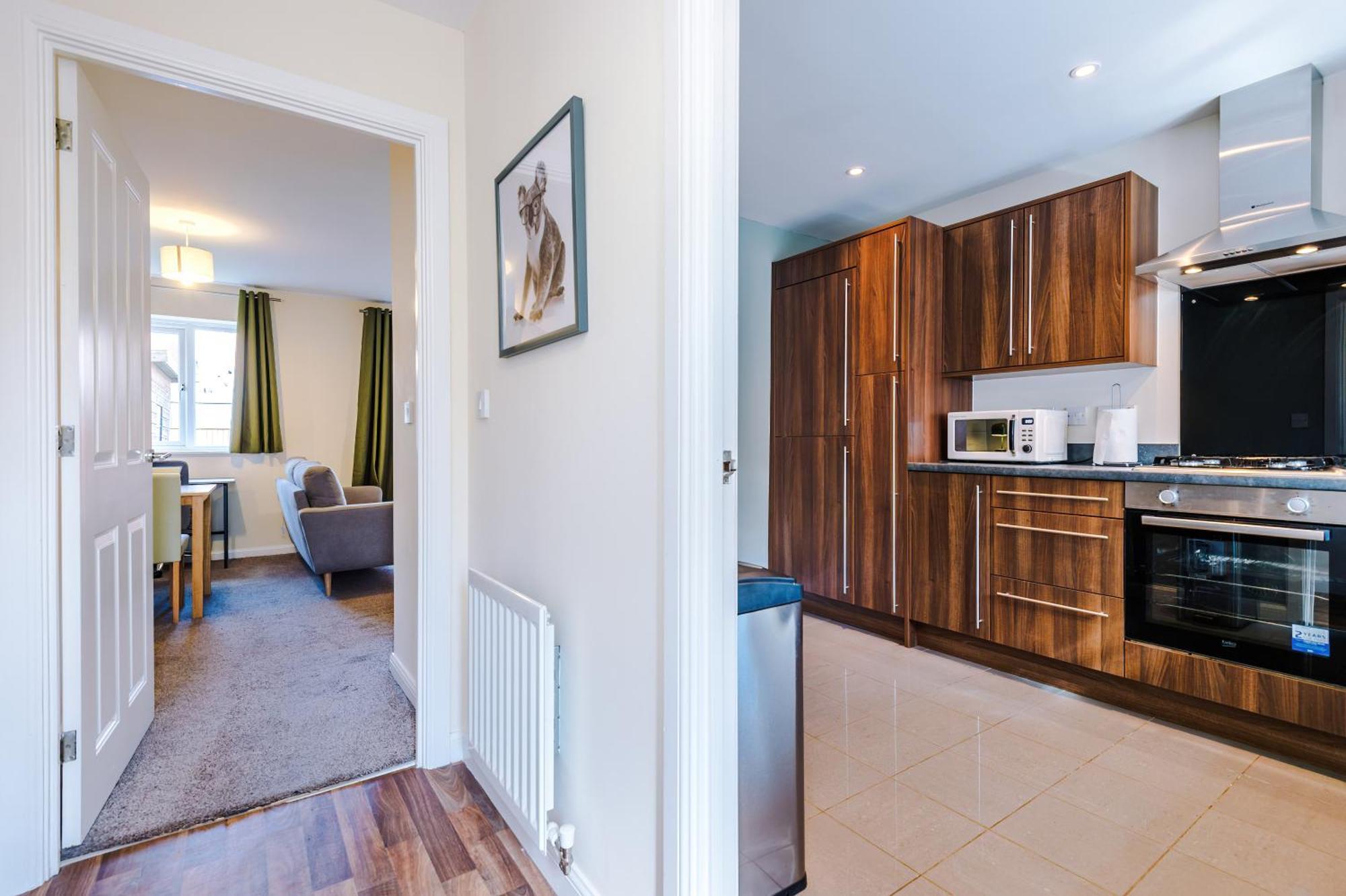 エウロイ Modern Semi Detached In A Quiet Location, Driveway Parkingヴィラ エクステリア 写真